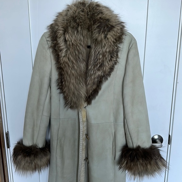 Full length, fur lined, suede jacket with fur collar and wrist detail. - Picture 1 of 9